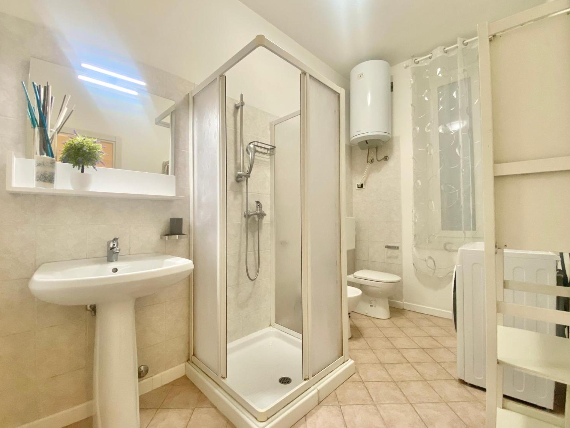 Mazzini 12, Elegant Central Apartment With Free Private Garage 800 M, Air Conditioning, Wi-Fi, Just 100 M From The Public Beach Rapallo Eksteriør billede