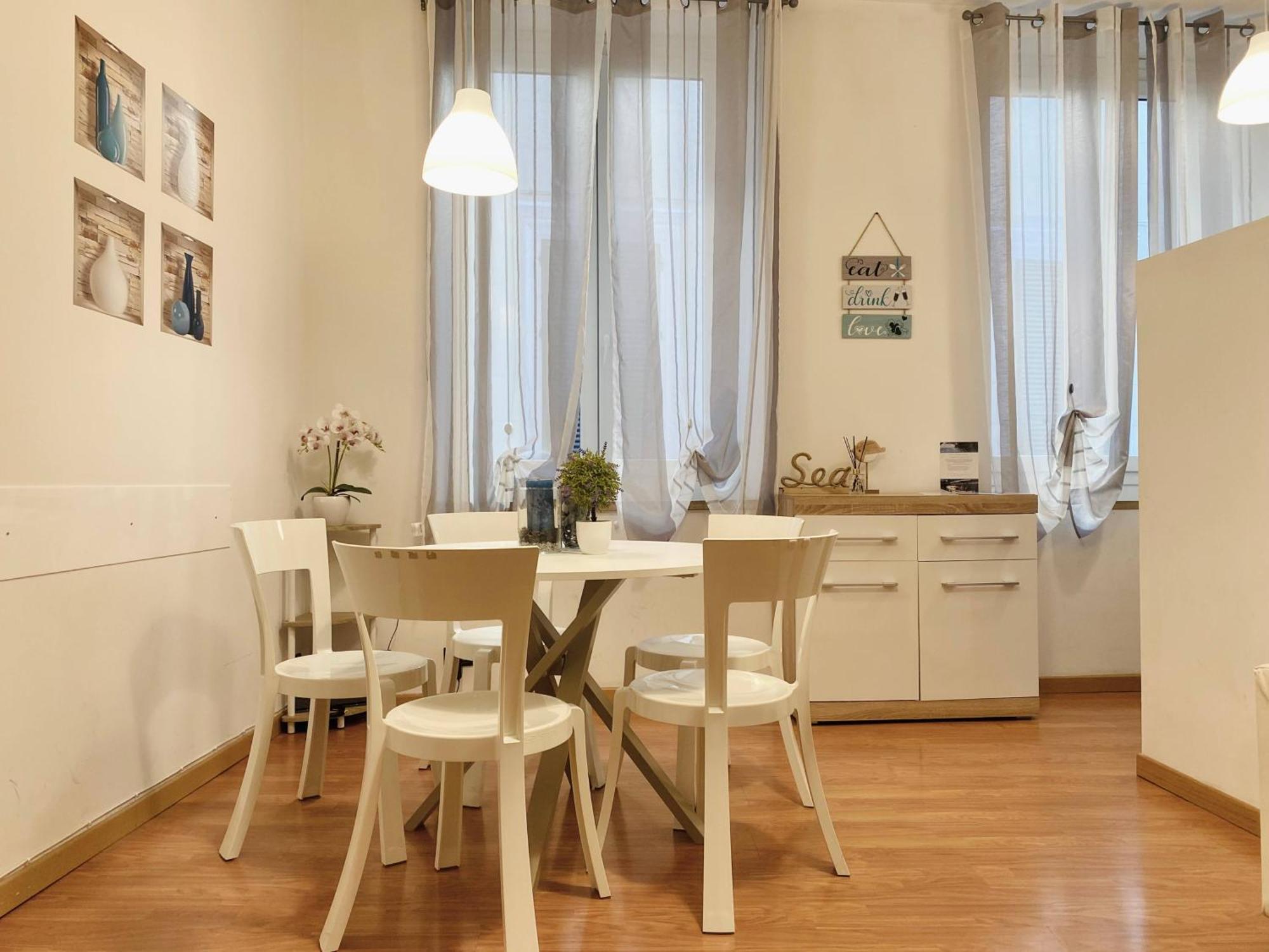 Mazzini 12, Elegant Central Apartment With Free Private Garage 800 M, Air Conditioning, Wi-Fi, Just 100 M From The Public Beach Rapallo Eksteriør billede